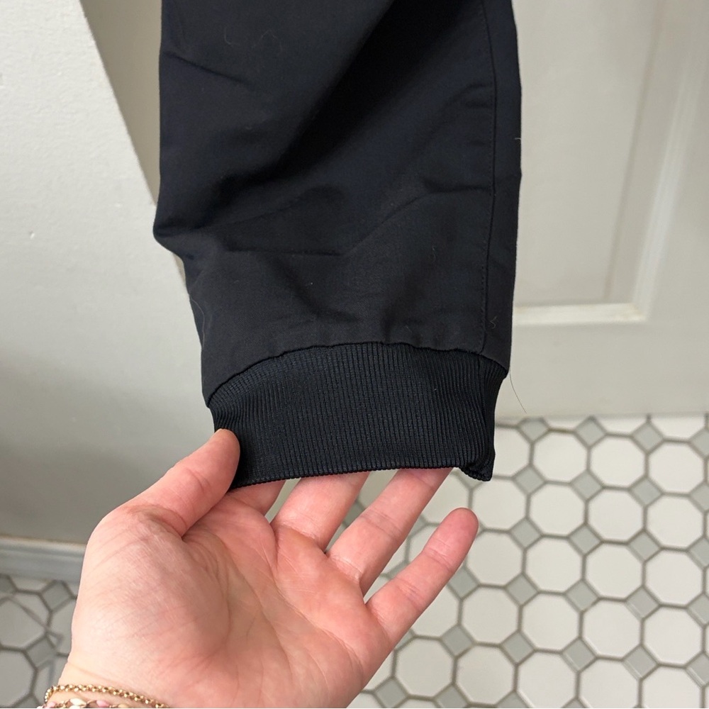 Fabletics Scrub Set - Picture 9 of 12
